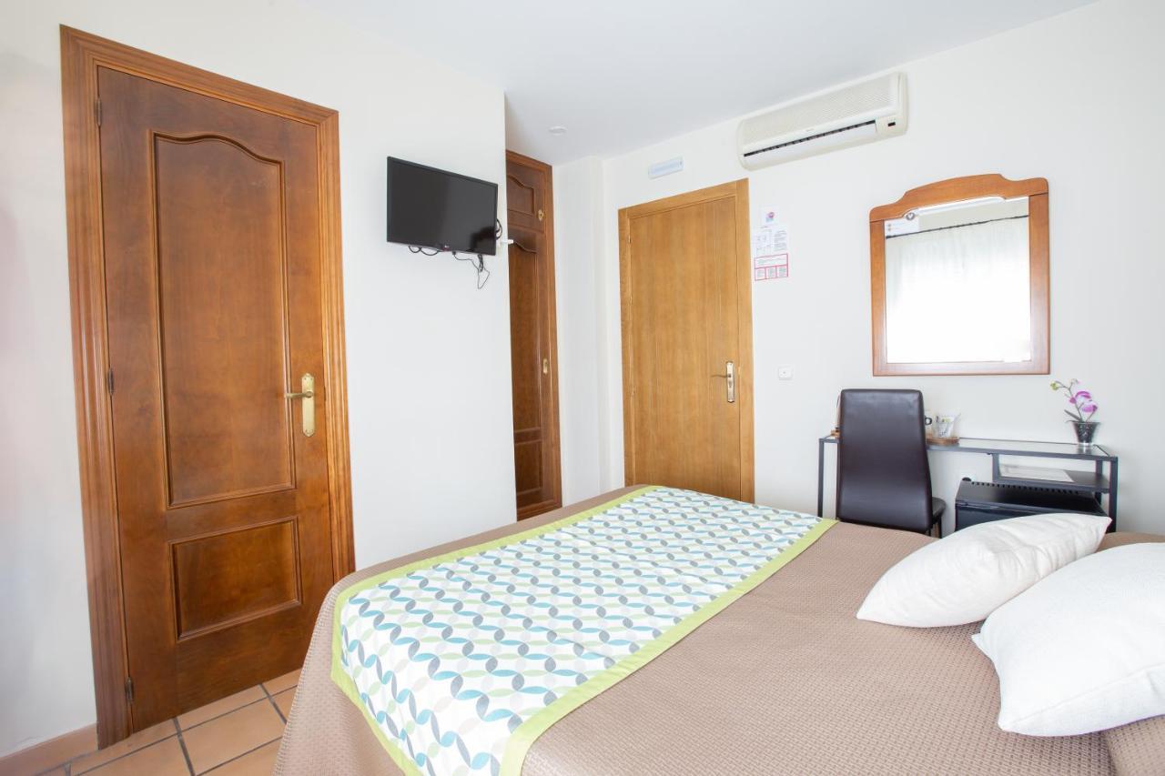 Hostal El Gallo Marbella Exterior photo